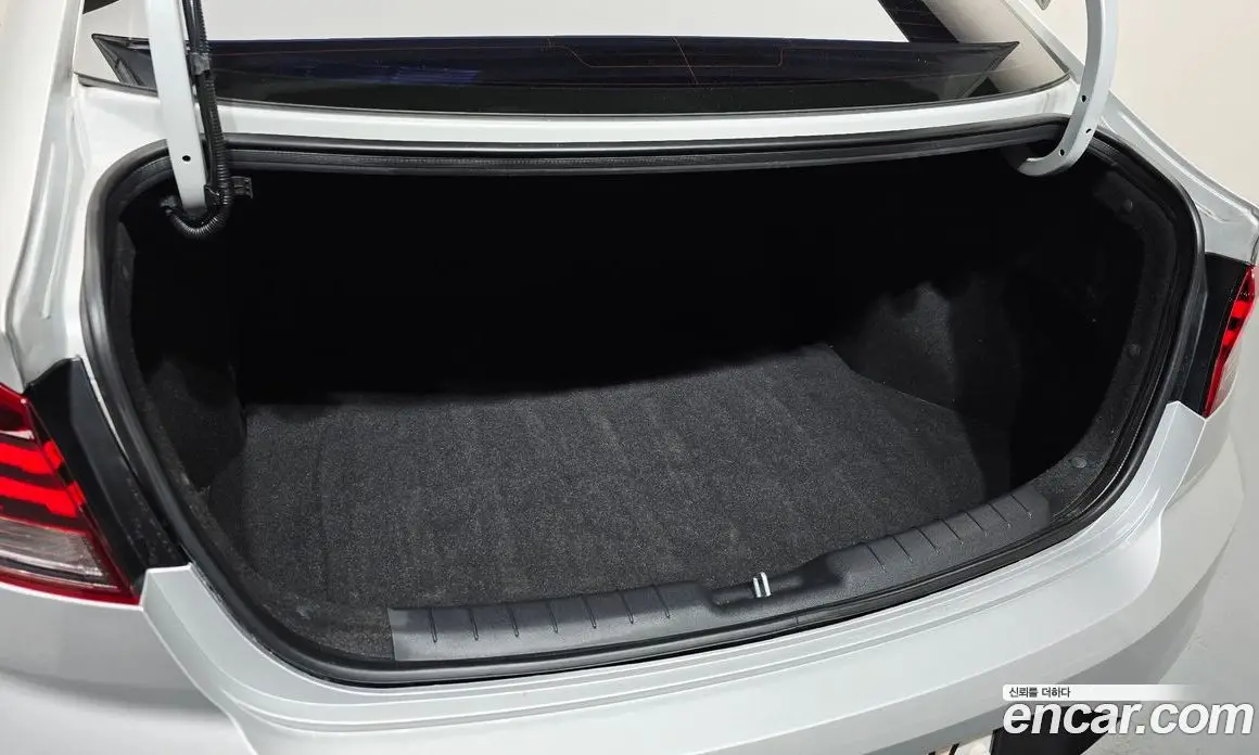 Hyundai Avante 2018 1.6 автомат (гидро), фото 17