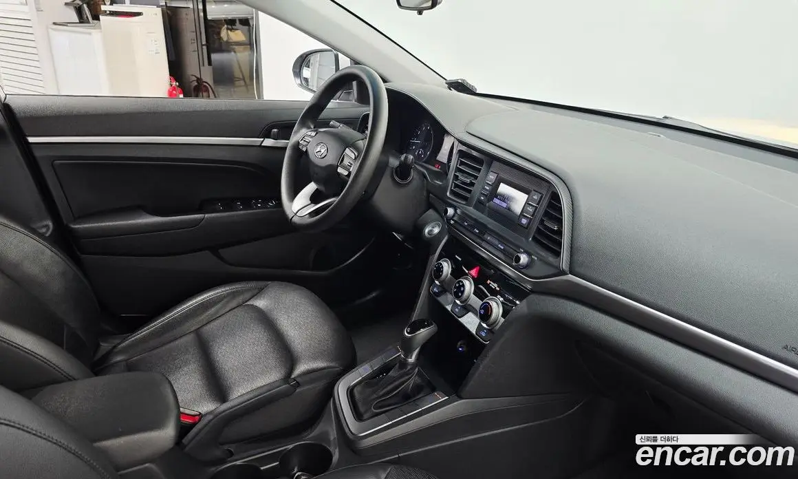 Hyundai Avante 2018 1.6 автомат (гидро), фото 18