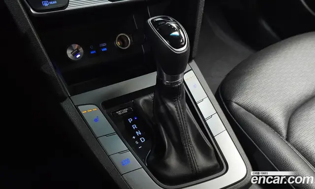 Hyundai Avante 2018 1.6 автомат (гидро), миниатюра 9