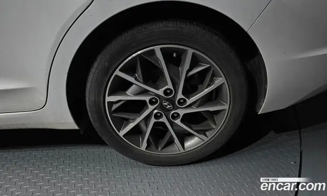 Hyundai Avante 2020 1.6 автомат (гидро), миниатюра 7