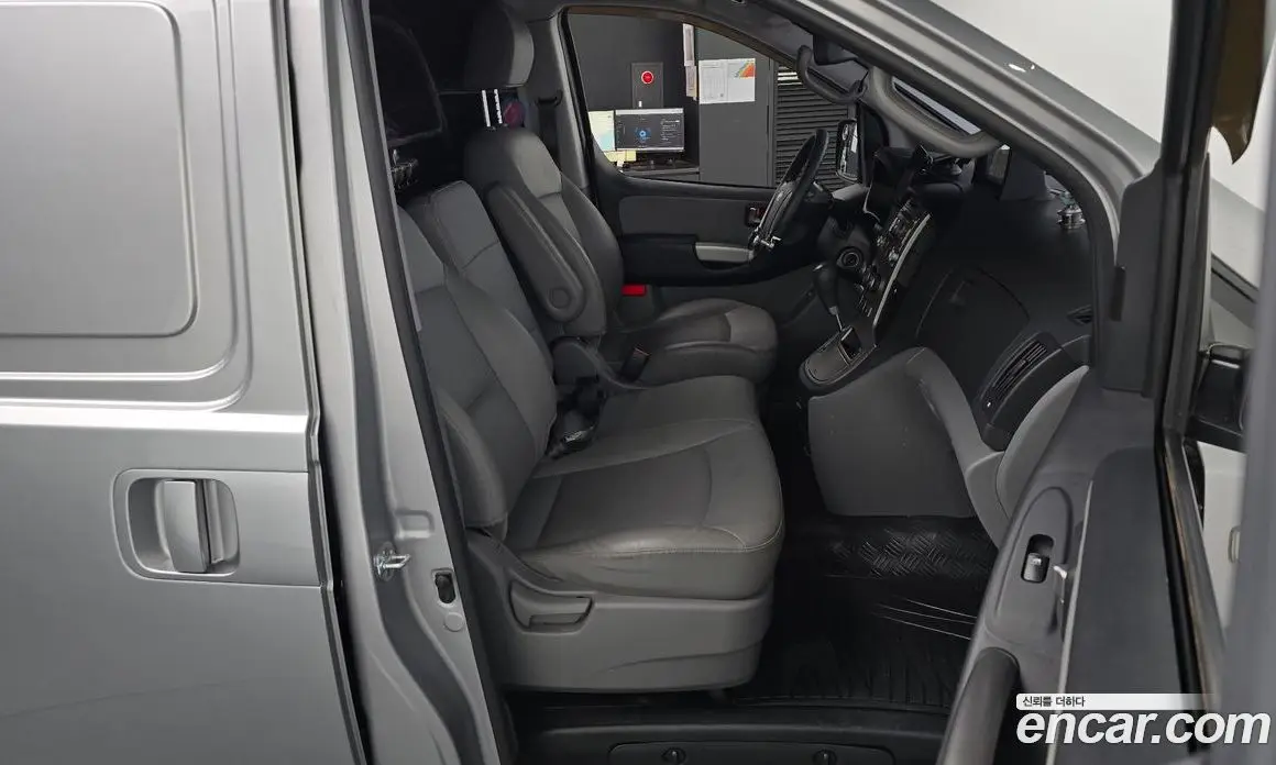 Hyundai Starex 2015 2.5 автомат (гидро), фото 16 Hyundai Starex 2015 2.5 автомат (гидро), фото 16