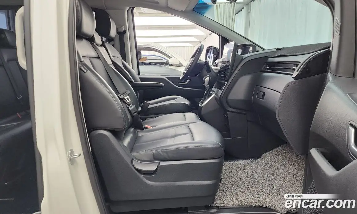 Hyundai Staria 2022 2.2 автомат (гидро), фото 11
