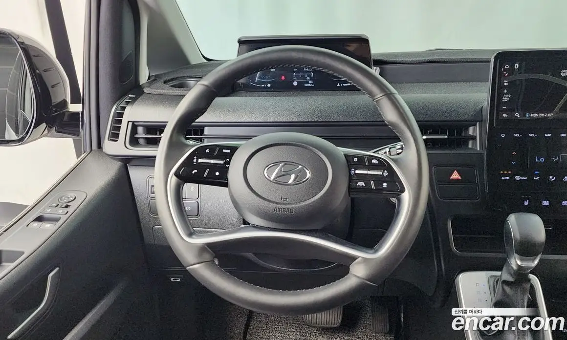 Hyundai Staria 2022 2.2 автомат (гидро), фото 13