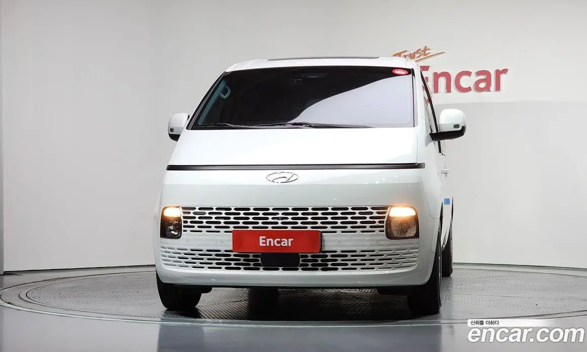 Hyundai Staria 2022 2.2 автомат (гидро), фото 3
