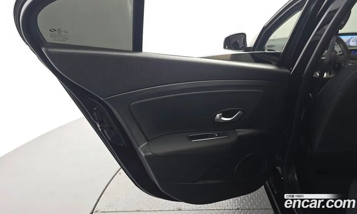 Renault (Samsung) SM3 2016 1.6 автомат (гидро), фото 15 Renault (Samsung) SM3 2016 1.6 автомат (гидро), фото 15