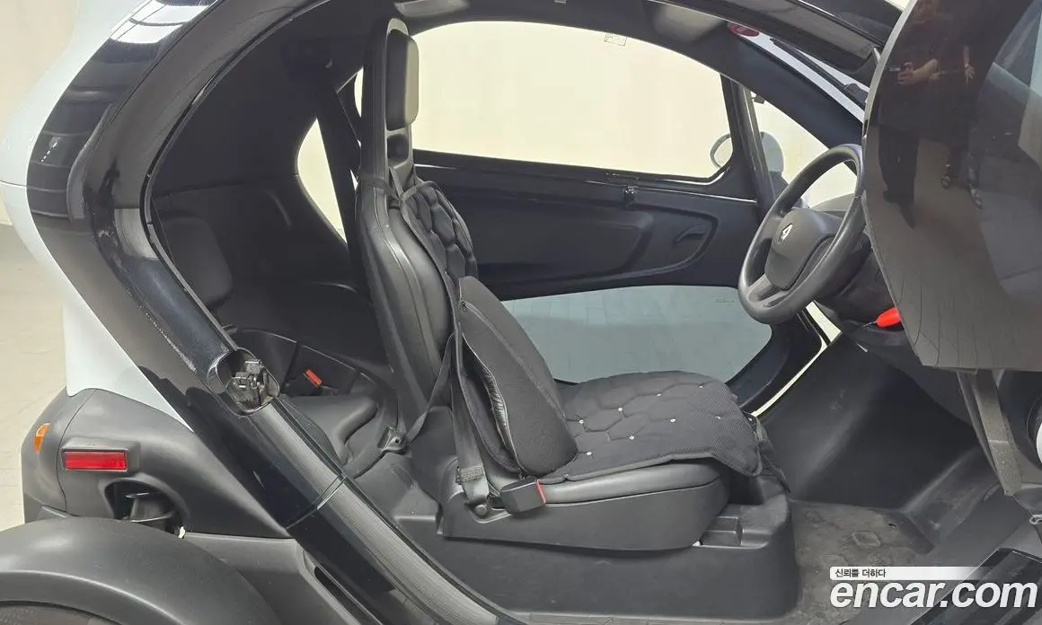 Renault (Samsung) Twizy 2019 0.1 автомат (гидро), фото 16 Renault (Samsung) Twizy 2019 0.1 автомат (гидро), фото 16