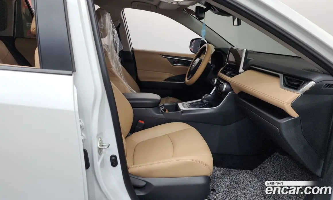 Toyota RAV4 2025 2.5 автомат (гидро), фото 16 Toyota RAV4 2025 2.5 автомат (гидро), фото 16