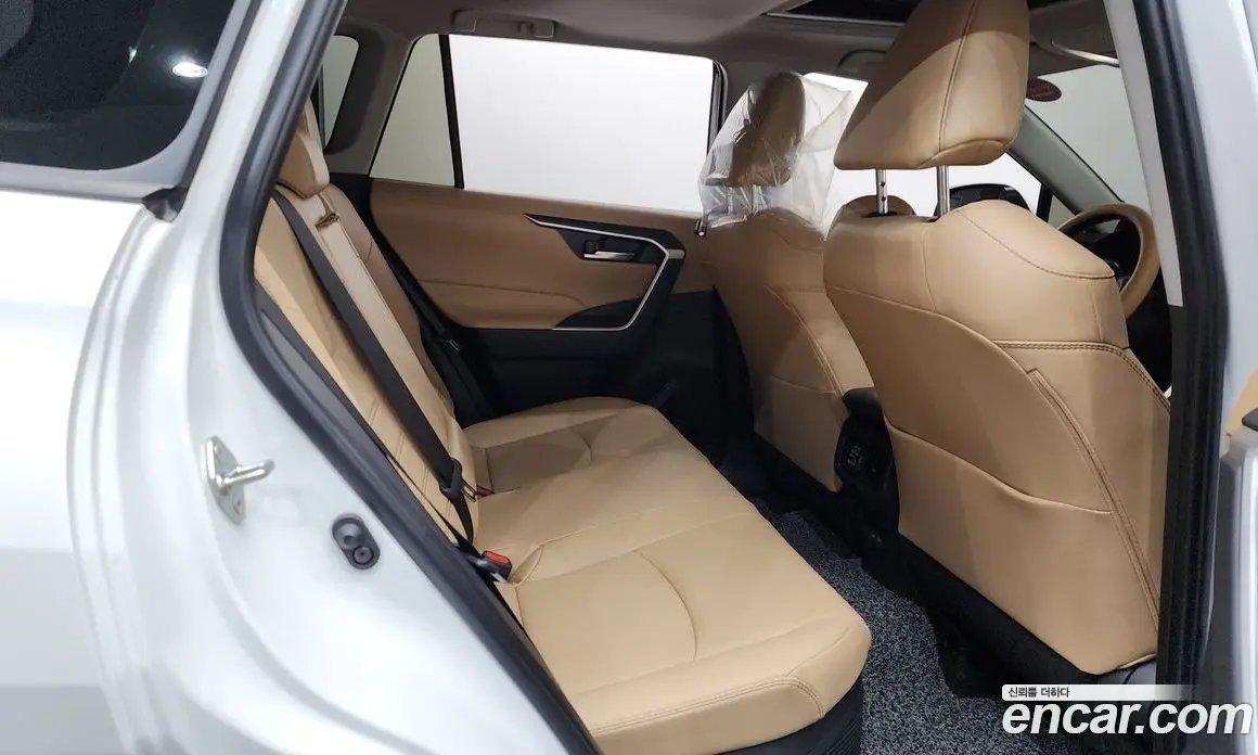 Toyota RAV4 2025 2.5 автомат (гидро), фото 17 Toyota RAV4 2025 2.5 автомат (гидро), фото 17
