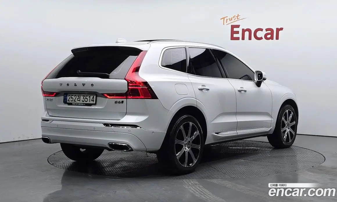 Volvo XC60 2021 2.0 автомат (гидро), фото 1 Volvo XC60 2021 2.0 автомат (гидро), фото 1