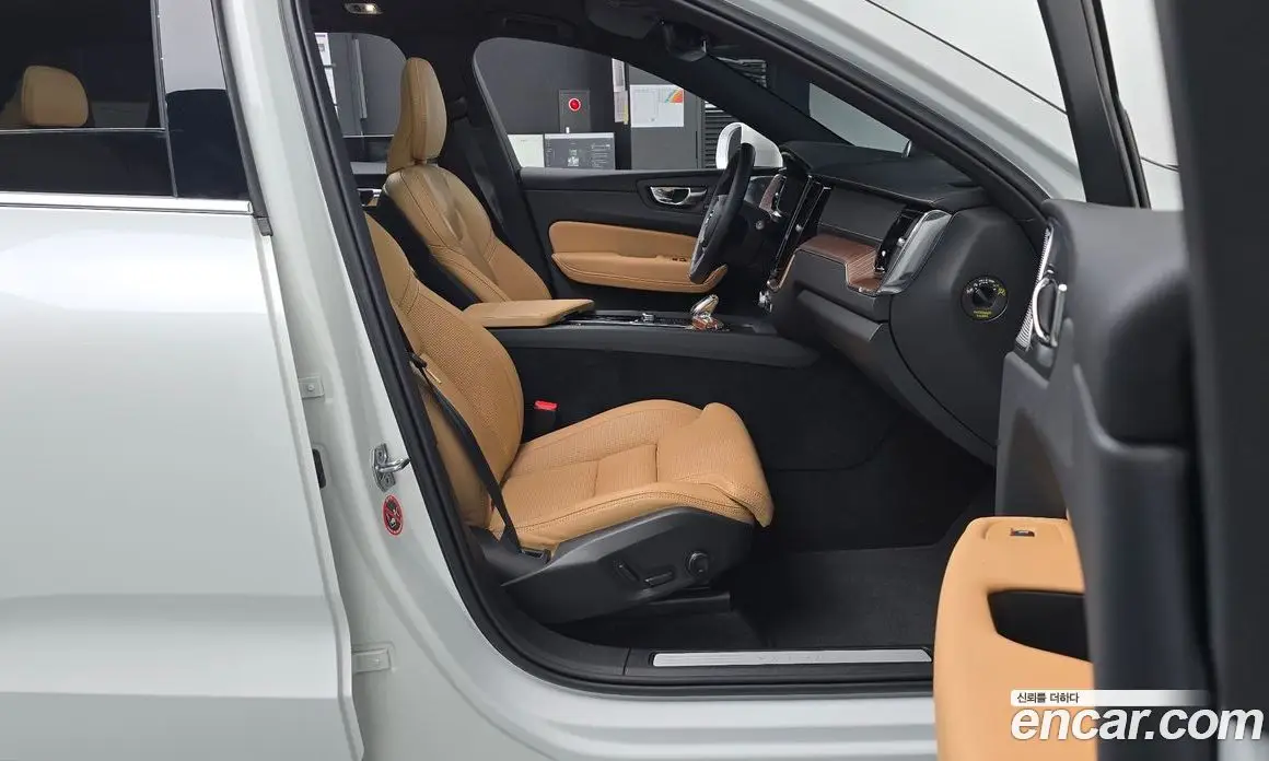 Volvo XC60 2021 2.0 автомат (гидро), фото 15 Volvo XC60 2021 2.0 автомат (гидро), фото 15