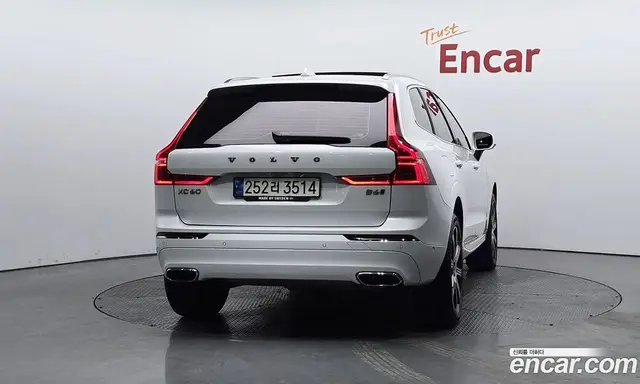 Volvo XC60 2021 2.0 автомат (гидро), миниатюра 3 Volvo XC60 2021 2.0 автомат (гидро), миниатюра 3