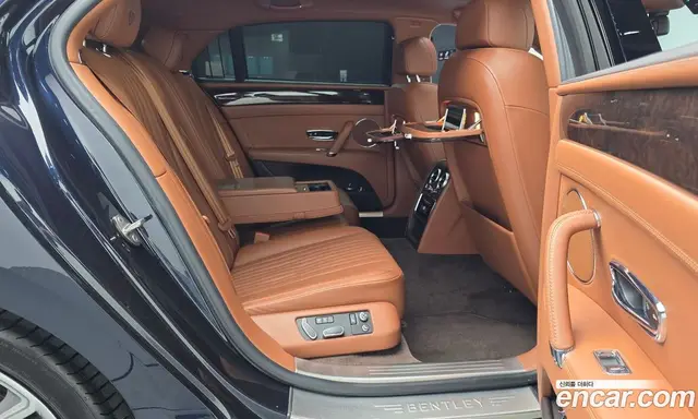 Bentley Flying Spur 2018 4.0 автомат (гидро), миниатюра 12