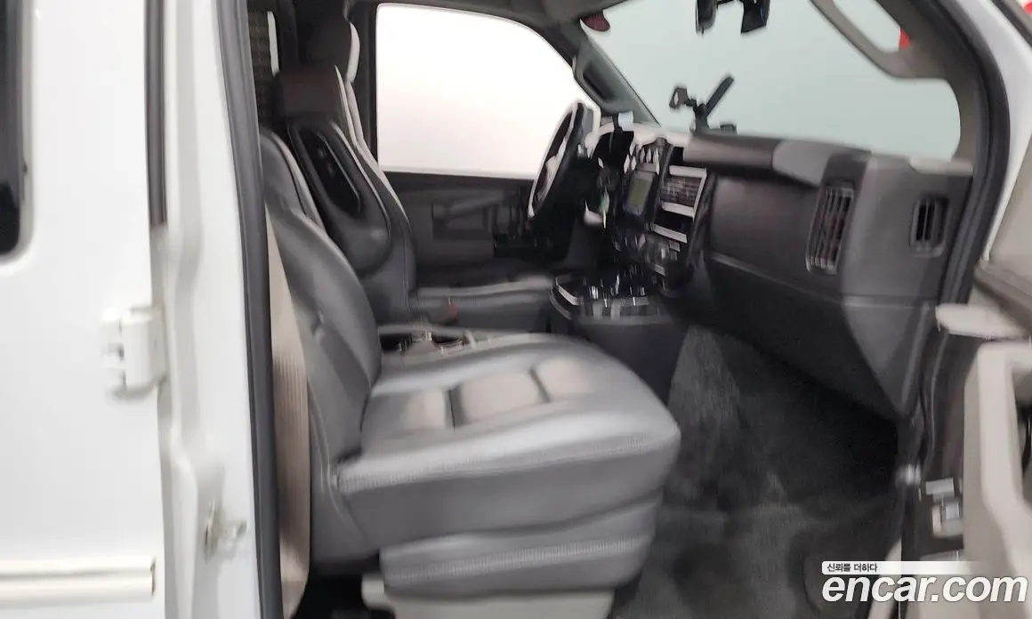 Chevrolet Express Van 2018 6.0 автомат (гидро), фото 16