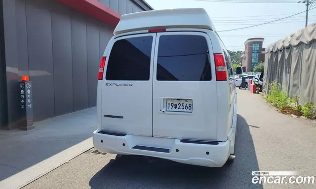 Chevrolet Express Van 2018 6.0 автомат (гидро), миниатюра 4