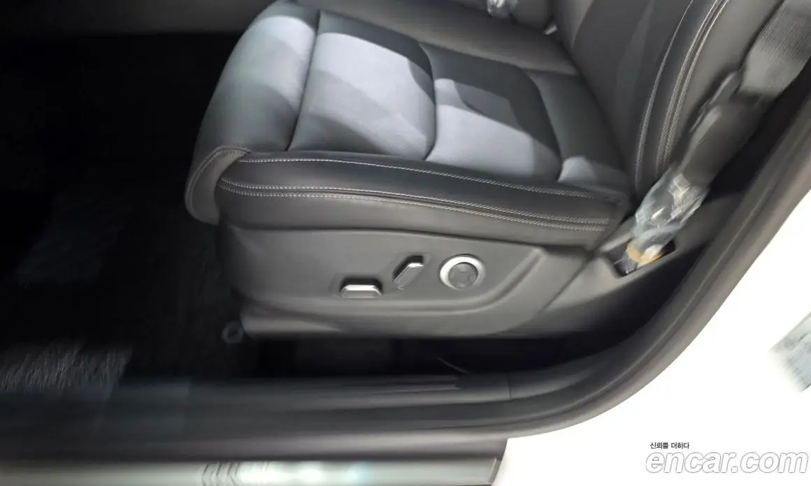 Genesis GV70 2025 2.5 автомат (гидро), фото 30 Genesis GV70 2025 2.5 автомат (гидро), фото 30