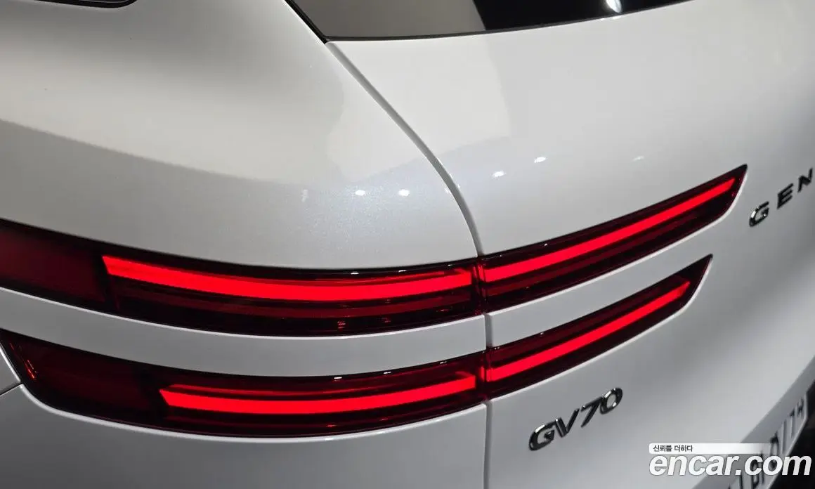 Genesis GV70 2025 2.5 автомат (гидро), фото 9 Genesis GV70 2025 2.5 автомат (гидро), фото 9