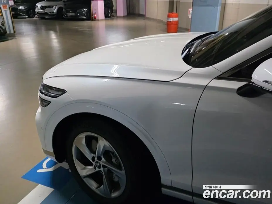Genesis GV70 2025 2.5 автомат (гидро), фото 4 Genesis GV70 2025 2.5 автомат (гидро), фото 4