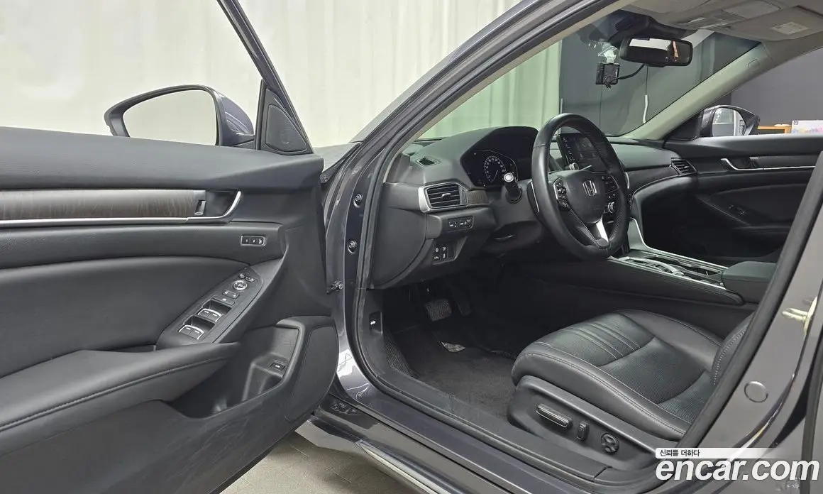 Honda Accord 2019 2.0 автомат (гидро), фото 13