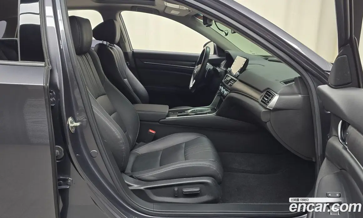 Honda Accord 2019 2.0 автомат (гидро), фото 16