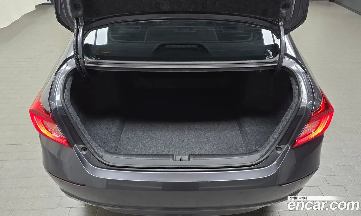 Honda Accord 2019 2.0 автомат (гидро), фото 30