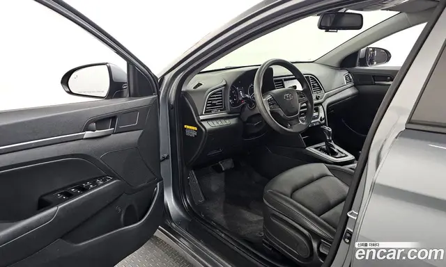 Hyundai Avante 2018 1.6 автомат (гидро), миниатюра 10 Hyundai Avante 2018 1.6 автомат (гидро), миниатюра 10