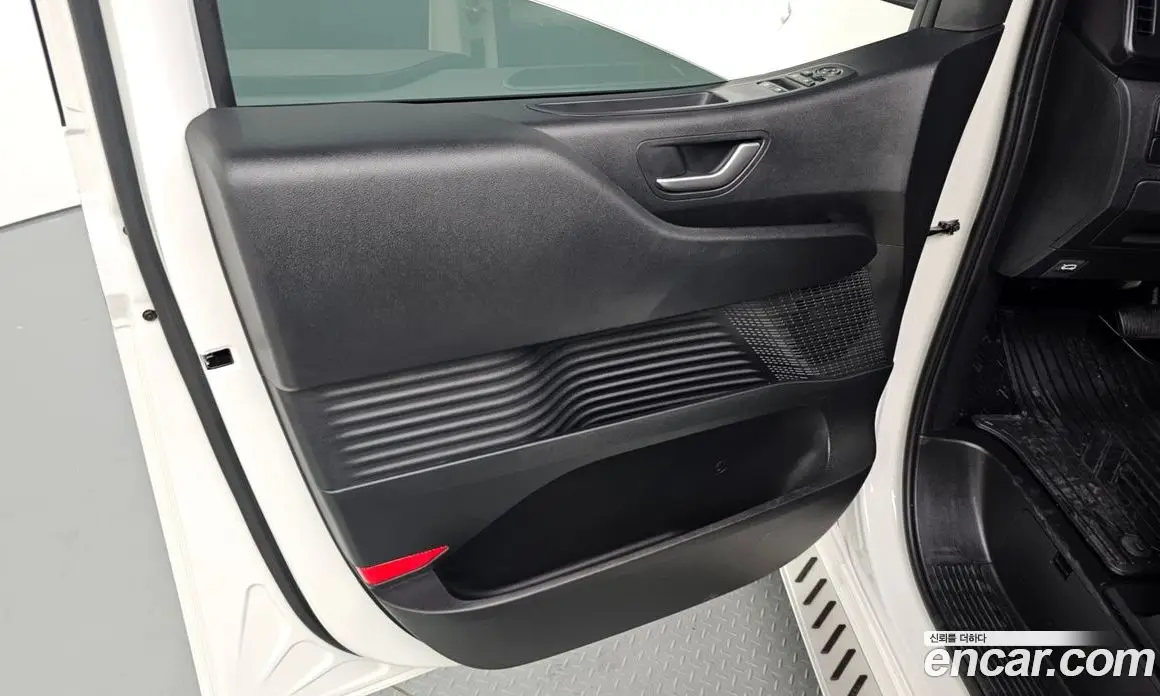 Hyundai Staria 2025 2.2 автомат (гидро), фото 14