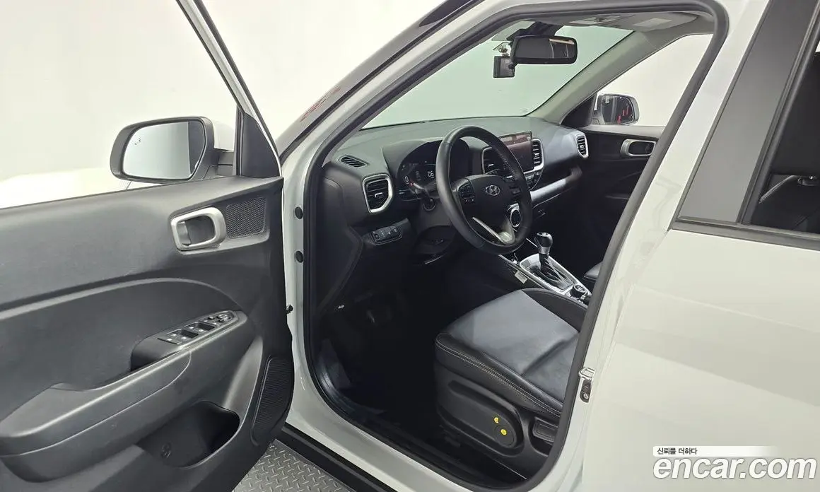 Hyundai Venue 2023 1.6 автомат (гидро), фото 13