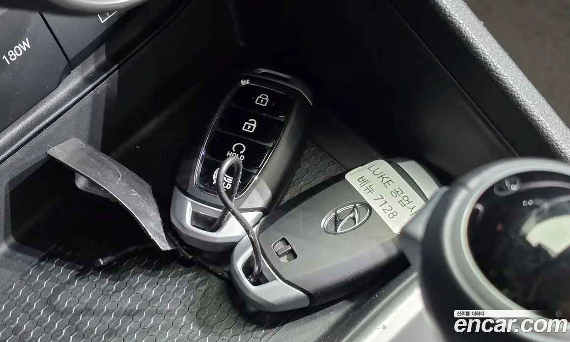 Hyundai Venue 2023 1.6 автомат (гидро), фото 21