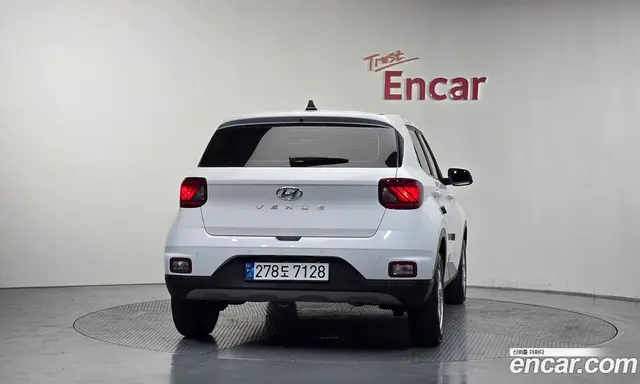 Hyundai Venue 2023 1.6 автомат (гидро), миниатюра 4