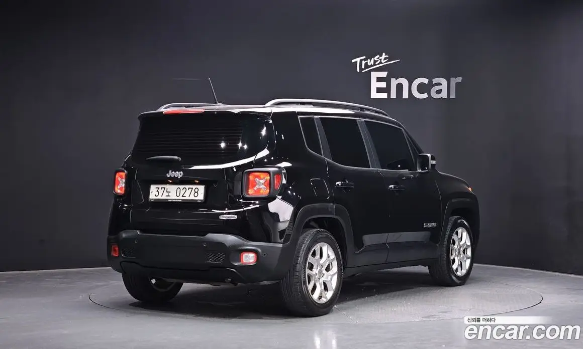 Jeep Renegade 2016 2.4 автомат (гидро), фото 2 Jeep Renegade 2016 2.4 автомат (гидро), фото 2