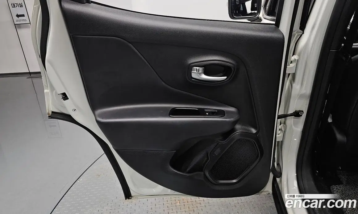 Jeep Renegade 2022 1.3 автомат (гидро), фото 14 Jeep Renegade 2022 1.3 автомат (гидро), фото 14