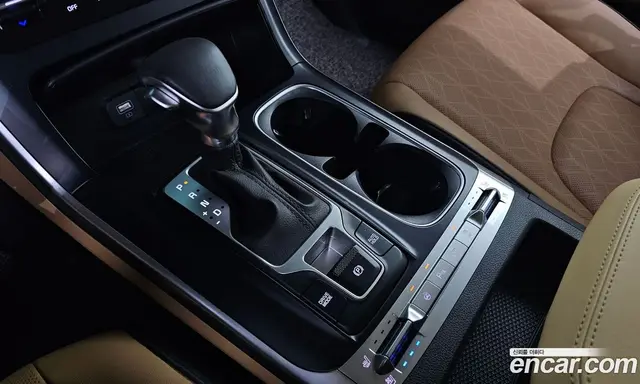 Kia Carnival 2023 2.2 автомат (гидро), миниатюра 9