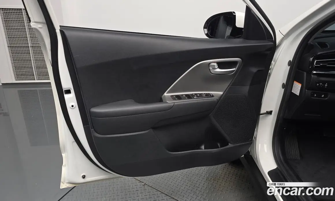 Kia Niro 2022 0.2 автомат (гидро), фото 13
