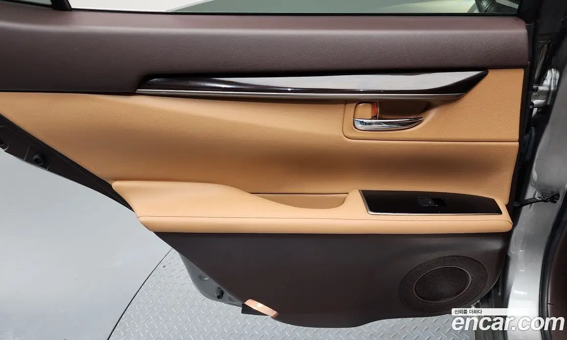 Lexus ES 2018 2.5 автомат (гидро), фото 15 Lexus ES 2018 2.5 автомат (гидро), фото 15