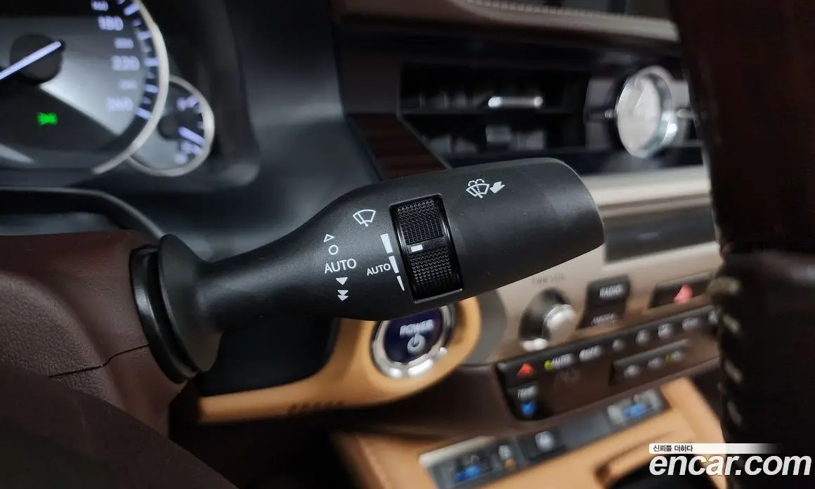 Lexus ES 2018 2.5 автомат (гидро), фото 25 Lexus ES 2018 2.5 автомат (гидро), фото 25