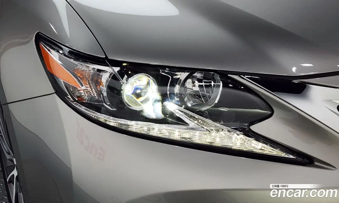 Lexus ES 2018 2.5 автомат (гидро), фото 8 Lexus ES 2018 2.5 автомат (гидро), фото 8