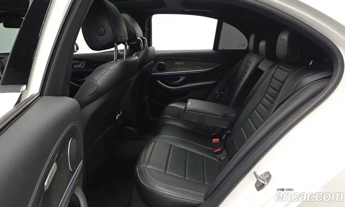 Mercedes-Benz E-Class 2017 2.0 автомат (гидро), фото 16 Mercedes-Benz E-Class 2017 2.0 автомат (гидро), фото 16