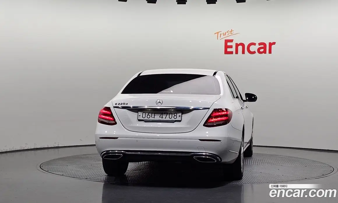 Mercedes-Benz E-Class 2018 1.9 автомат (гидро), фото 4 Mercedes-Benz E-Class 2018 1.9 автомат (гидро), фото 4
