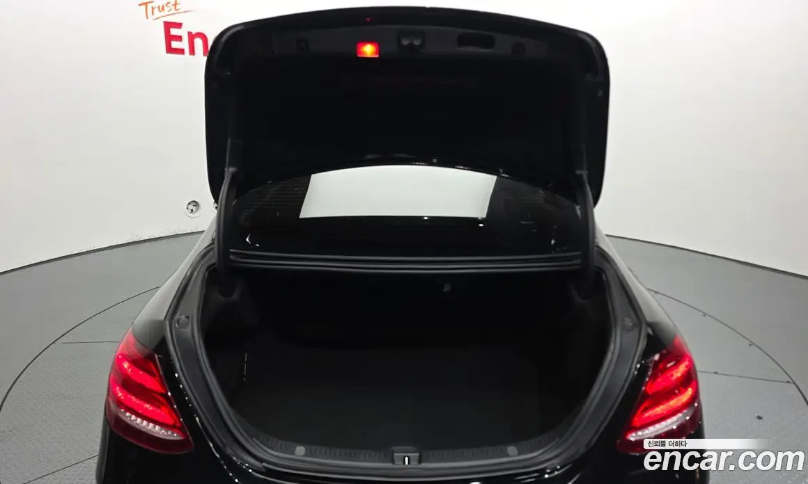 Mercedes-Benz E-Class 2018 2.0 автомат (гидро), фото 29 Mercedes-Benz E-Class 2018 2.0 автомат (гидро), фото 29
