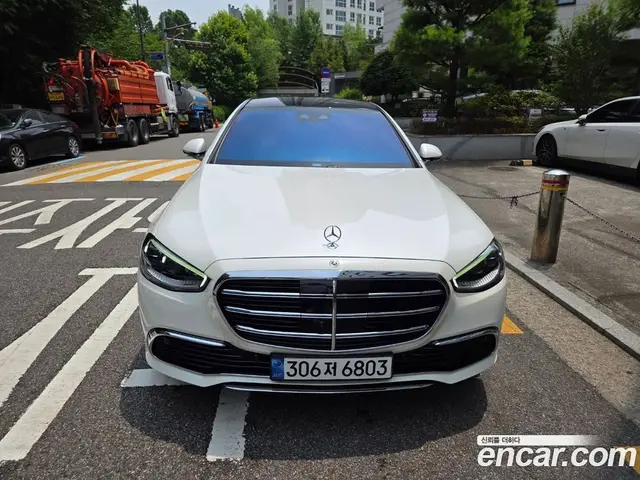 Mercedes-Benz S-Class 2023 4.0 автомат (гидро), миниатюра 1