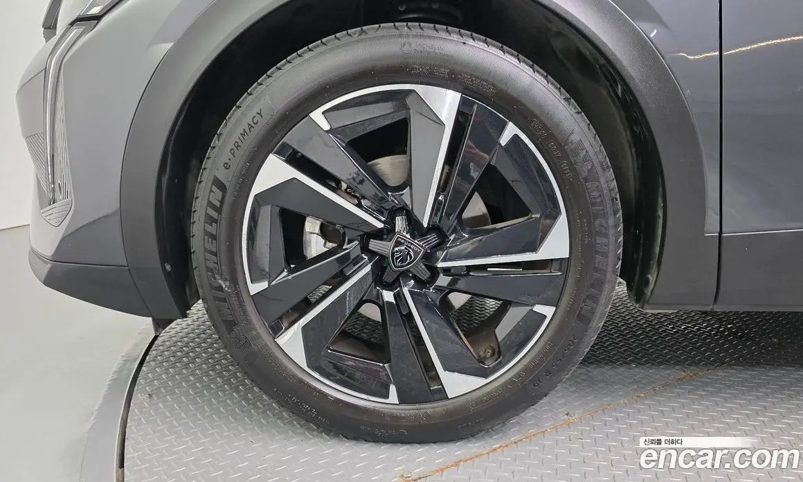 Peugeot 408 2023 1.2 автомат (гидро), фото 5