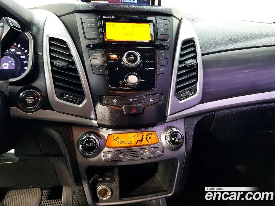 SsangYong Korando 2015 2.0 автомат (гидро), фото 13