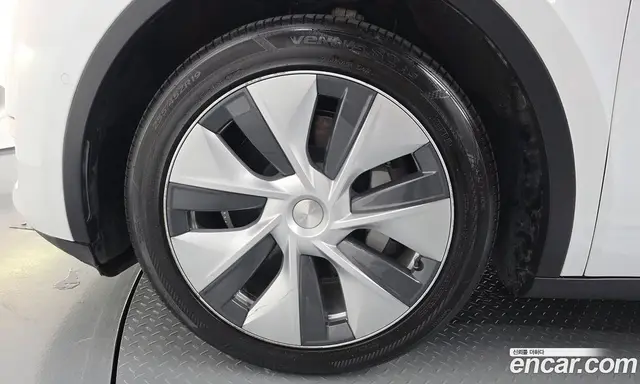 Tesla Model Y 2022 0.2 автомат (гидро), миниатюра 5