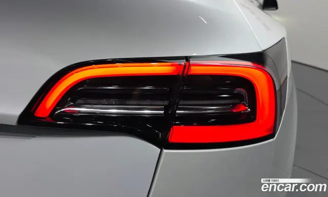 Tesla Model Y 2022 0.2 автомат (гидро), миниатюра 9