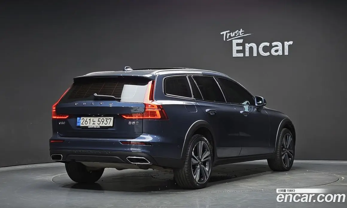 Volvo V60 2021 2.0 автомат (гидро), фото 2 Volvo V60 2021 2.0 автомат (гидро), фото 2