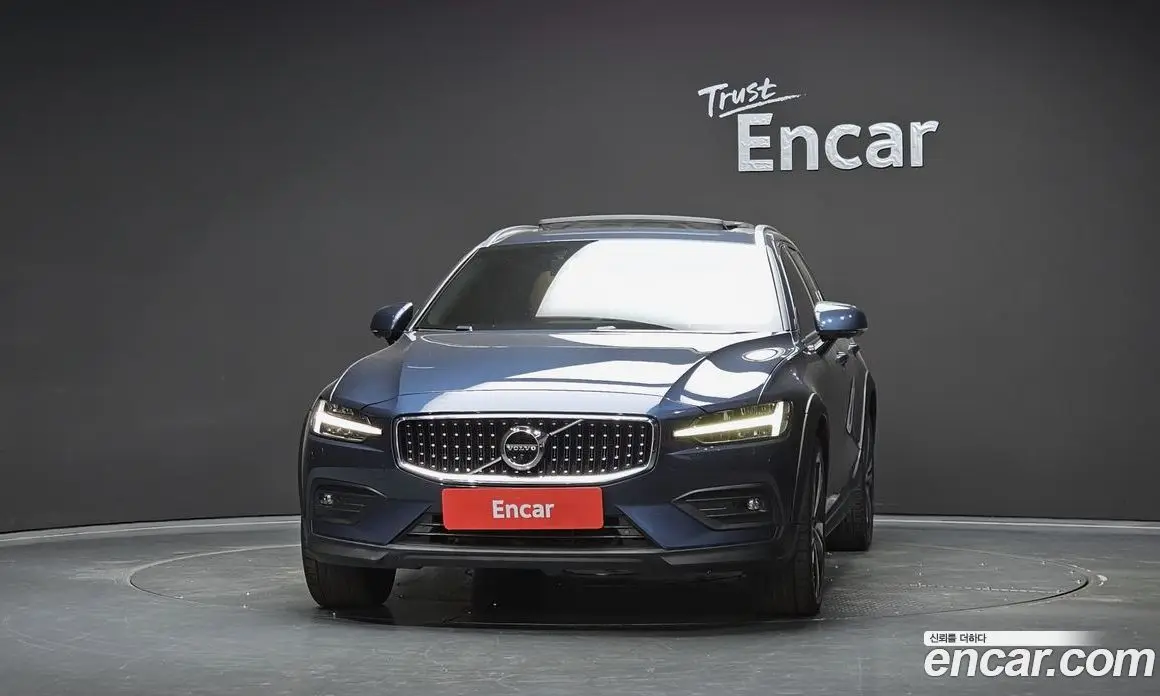 Volvo V60 2021 2.0 автомат (гидро), фото 3 Volvo V60 2021 2.0 автомат (гидро), фото 3
