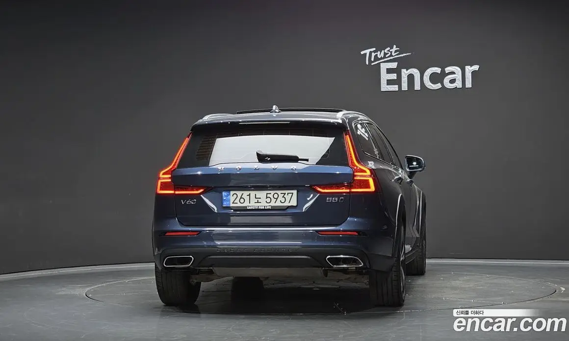 Volvo V60 2021 2.0 автомат (гидро), фото 4 Volvo V60 2021 2.0 автомат (гидро), фото 4
