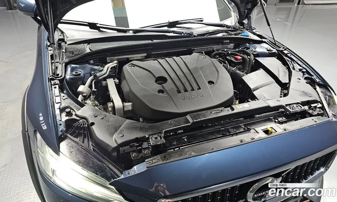 Volvo V60 2021 2.0 автомат (гидро), фото 6 Volvo V60 2021 2.0 автомат (гидро), фото 6