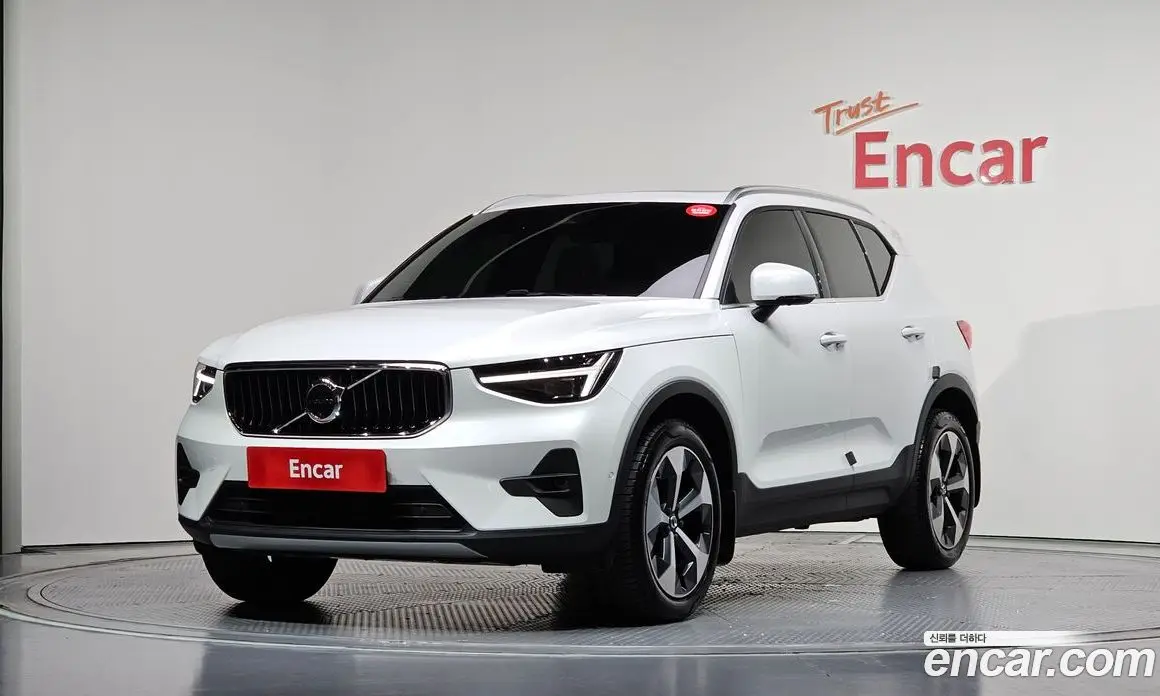 Volvo XC40 2024 2.0 автомат (гидро), фото 1 Volvo XC40 2024 2.0 автомат (гидро), фото 1