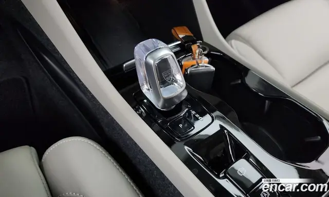 Volvo XC40 2024 2.0 автомат (гидро), миниатюра 12